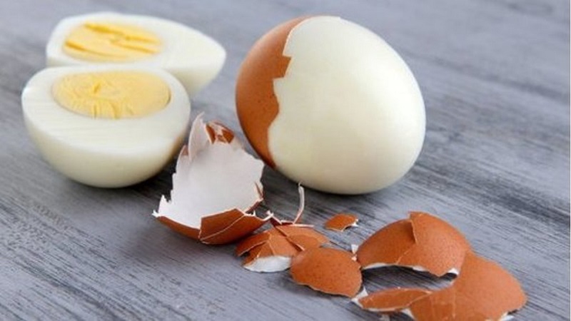 Cách bóc vỏ trứng dễ dàng hơn Cách bóc vỏ trứng dễ dàng hơn